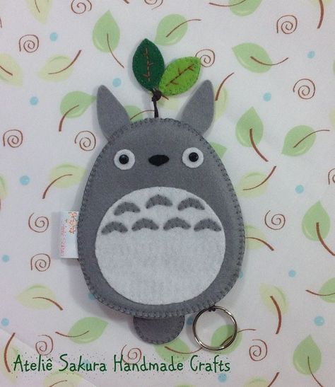 Totoro Felt, Totoro Crafts, Totoro Keychain, Totoro Diy, Felt Toys Diy, Felt Keychain, Keychain Craft, Handmade Gift Ideas, Ideas Craft