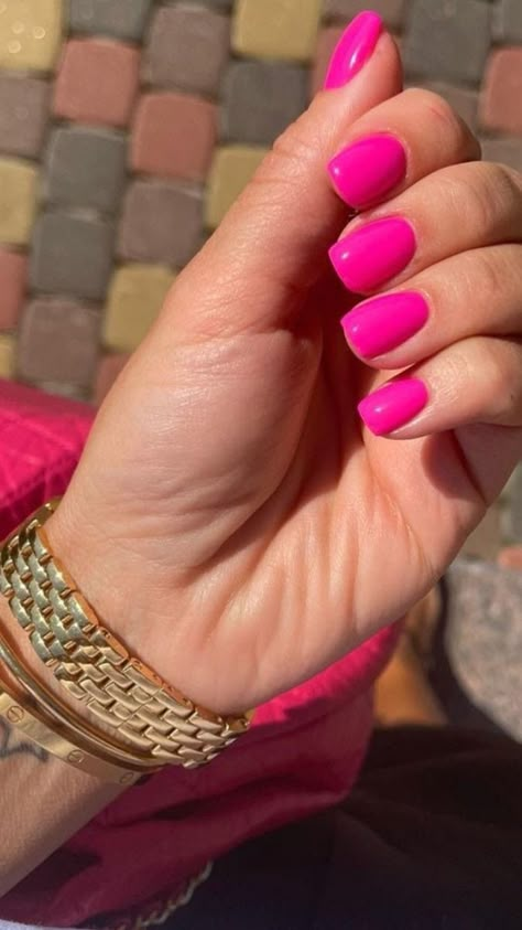 Classy Bright Nails, Hot Pink Nails Acrylic Short, Neon Pink Short Nails, Dark Hot Pink Nails, Hot Pink Shellac Nails, Bright Pink Toe Nails, Different Color Pink Nails, Nails Rosa Barbie, Gel Nails Hot Pink