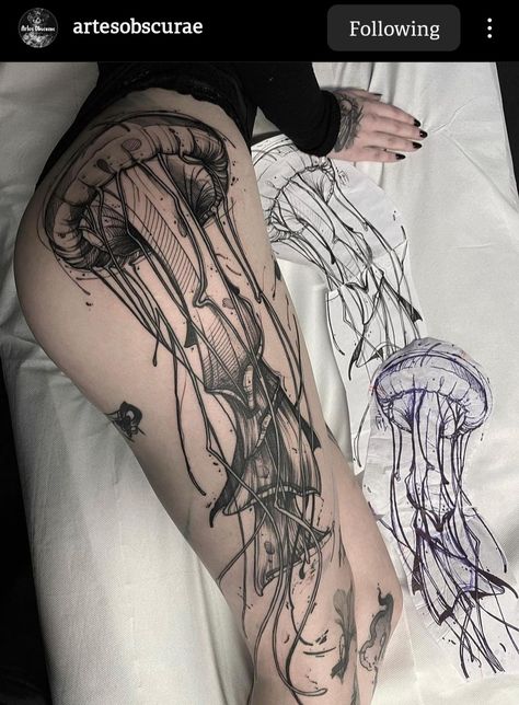 Gotik Tattoo, Funky Tattoos, Jellyfish Tattoo, Sharpie Tattoos, Wicked Tattoos, Tasteful Tattoos, Spine Tattoos, Black Ink Tattoos, Elegant Tattoos