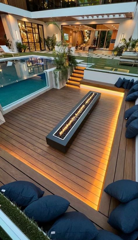 Unique Terrace Design, Huge Backyard With Pool, Modern Pool Design Luxury Homes, Modern Home Backyard, Mansion Backyard, Luxury Backyards, Dream House Pool, Swimming Pool Ideas, Game Room Ideas