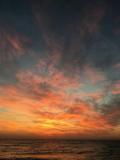 sea during golden hour photo – Free Nature Image on Unsplash Nature And Sky, Monterosso Al Mare, Grey Nature, Church Backgrounds, Perfect Sunset, Waves Photos, Golden Hour Photos, Free Nature, Water Background