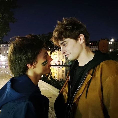 SKAM FRANCE ✨ on Instagram: “BTS of S3 & S4 🌸 . . . Merci papa David @davidhourregue ❣️ . . . . • • #skam #skamfr #elu #skamfrance #francetv #lucas #eliott #lallemant…” Lucas Skam France, Lucas Lallemant, Danet Fauvel, Evak Skam, Maxence Danet, Barty Crouch Jr, Skam France, Maxence Danet Fauvel, Isak & Even