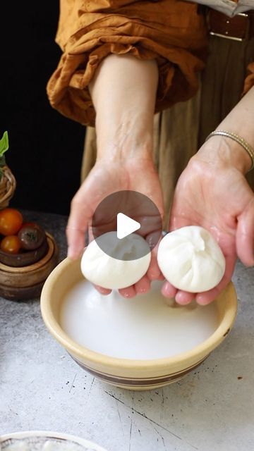 1M likes, 3,943 comments - turkuazkitchen on July 23, 2022: "Let’s make a delicious cheesy summer appetizer ❤️Homemade (Almost) Burrata Cheese Ingredi..." Diy Burrata Cheese, Homemade Burrata Cheese, Homemade Burrata, Burrata Appetizer, A Few Minutes Later, Cheese Curd, Big Spoon, Burrata Cheese, Cheese Curds