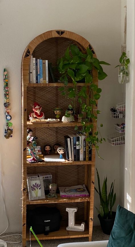 Diy Rattan Bookshelf, Book Rack Aesthetic, Vintage Book Shelves, Backless Bookshelf, Tan Bookshelf, Funko Pop Bookshelf, Books Aesthetic Bedroom, Book Shelf Aesthetic Bedroom, Earthy Bookshelf