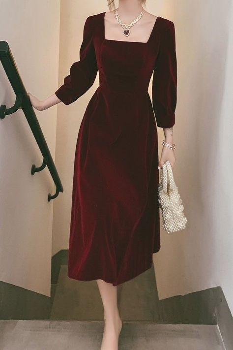 3/4 Sleeve Dresses, Christmas Dress Vintage, Tea Length Dresses Casual, Tea Length Dress With Sleeves, Winter Formal Dresses Long Sleeve, Winter Dresses Formal, Fancy Christmas Party Outfit, Velvet Dress Ideas, Vintage A Line Dress