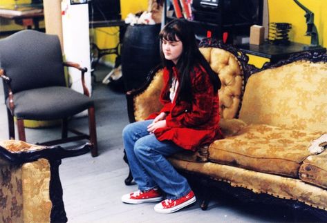 THIRD MAN UPHOLSTERY on Instagram: “TMU history:  meg white comes and visits her brother at the third man upholstery studio in the pioneer building, detroit, january 1998.…” Jack And Meg White, Jack White Meg White, Upholstery Studio, White Stripes Band, Post Punk Revival, Insane People, Meg White, Around The Fur, Band Outfits