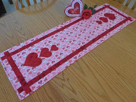 Valentines Runner, Valentine Table Runner, Heart Fabric, Free Motion Quilting Patterns, Quilted Table Runner, Quilted Table, Machine Applique, Red Hearts, Linen Table Runner