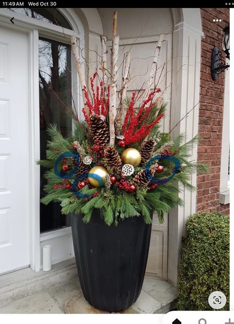 Christmas Urn Ideas, Christmas Porch Pots Planters, Winter Urns, Outdoor Urns, Christmas Urns, Doorway Decor, Christmas Planters, Christmas Porch, Christmas Floral