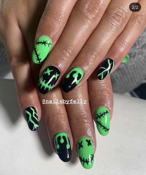 Holloween Nails Green, Like Green Halloween Nails, Black And Neon Green Halloween Nails, Green And Purple Nails Halloween, Green Black Halloween Nails, Glow In Dark Nails Art Designs, Black With Green Nails, Halloween Nails Cute Simple, Green Halloween Nails Short