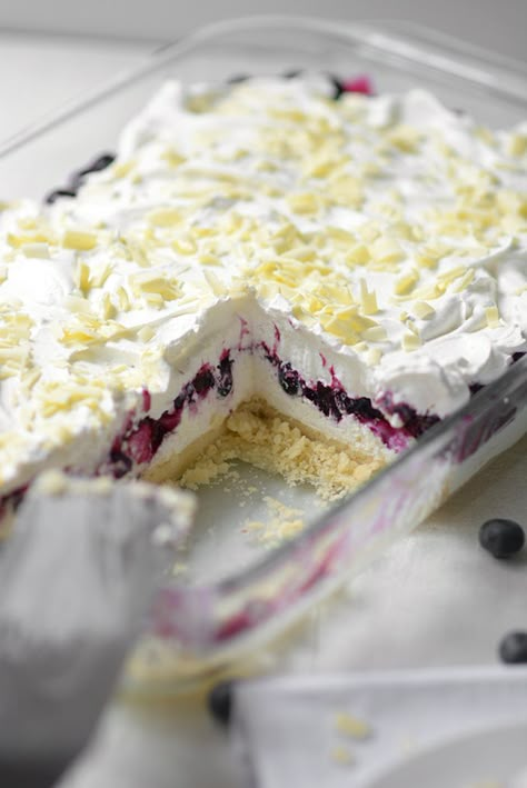 Blueberry Shortbread Icebox Cake Desserts That Can Be Frozen For Later, Summer Blueberry Recipes, Summer Icebox Cake, Blueberry Ice Box Cake, Blueberry Icebox Cake, Ice Box Fruit Cake Recipe, Blueberry Shortbread Icebox Cake, Frozen Desserts Easy, Lemon Berry Ritz Icebox Cake