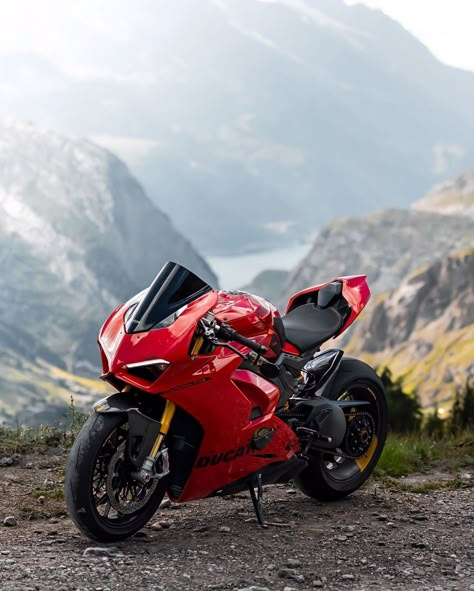 Ducati V4s, Moto Aesthetic, Ducati 1000, Ducati Motorbike, Ducati Sport Classic, Moto Ducati, Stylish Bike, Panigale V4, Red Bike