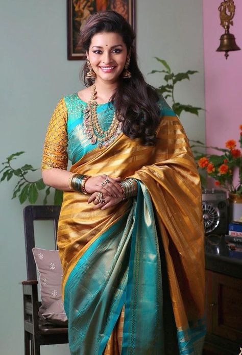 renu desai in a bhargavi kunam orange kanjeevaram saree Blouse For Kanjeevaram Saree, Renu Desai, How To Style Kanjivaram Saree, Kanjeevaram Saree Styling, Double Color Blouse Design, Double Colour Blouse Design, Orange Saree Blouse Combination, Bhargavi Kunam, Actress In Kanjivaram Saree