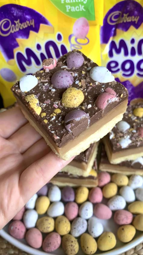 Mini Egg Easter Dessert, Recipes With Cadbury Mini Eggs, Mini Egg Treats, Mini Egg Millionaires Shortbread, Cadbury Mini Eggs Recipes, Easter Millionaire Shortbread, Mini Egg Cookie Bars, Easter Slice Recipes, Easter Shortbread Cookies