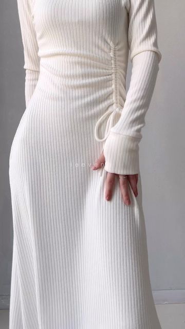 Pretty Long Skirt Outfits, Long Maxi Dress Outfits, Long Winter Dresses, Best Evening Dresses, Dress For Weddings, White Long Dress, Cold Fashion, Body Con Dress Outfit, Modest Casual Outfits