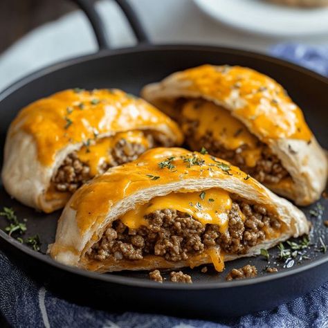 Cheeseburger Pockets, Hamburger Rolls, Dinner Ingredients, Crescent Roll Recipes, Crescent Dough, Crescent Roll Dough, Crescent Roll, Kid Friendly Dinner, Bar Cookies