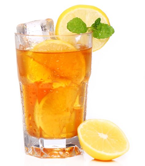 Black tea on ice is a cool tummy-toning drink to sip on. Long Island Cocktail, Lemon Car, Blue Lagoon Cocktail, Ice Lemon Tea, Coffee Food Truck, Drinks Juice, Cola Drinks, Mojito Cocktail, Rum Punch