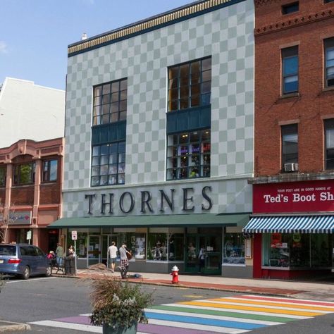 Thorne’s Marketplace is a collection of shops and eateries that feels just like the main drag of a quaint little town, but indoors! Northampton Massachusetts, New England States, Beautiful Sites, Boat Rental, Food Tours, Main Street, Small Towns, Hampshire, Day Trip