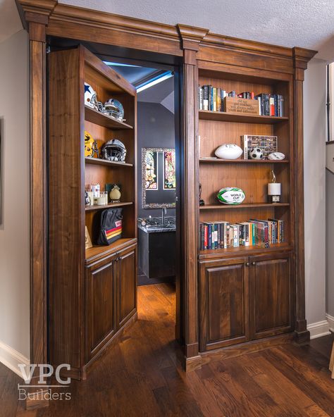 Speakeasy Hidden Door, Speakeasy Basement Ideas Home Bars, Speak Easy Door Ideas, Speakeasy Door Entrance Secret Passage, Speak Easy Ideas, Speakeasy Game Room, Speakeasy Door Entrance, Home Speakeasy Room, Speakeasy Library