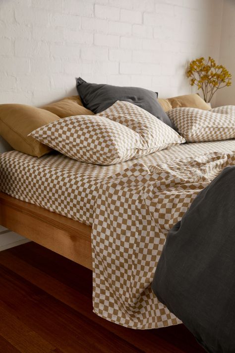 Mix And Match Bedding Ideas, Checkered Sheets Bedroom, Checkered Bedding, Checker Board Bedding, Checkered Bed Sheets, Brown Checkered Bedding, Checkered Quilt Cover, Hampton House, Patterned Bedding