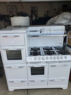 antique stoves O'Keefe and Merritt aristocrat town and country vintage retro | eBay Kitchen Retro, New Stove, Vintage Stoves, Antique Stove, Country Vintage, O Keefe, Antique Sewing Machines, Cottage House, Facade House