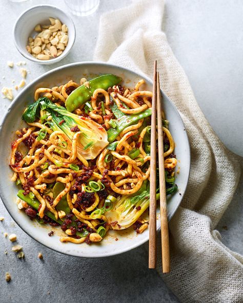 Spicy Pork Noodles, Quick Chinese Recipes, Vietnamese Pork Meatballs, Chicken Udon Noodles, Sweet Spicy Sauce, Quick Supper, Dragon Noodles, Pork Noodles, Easy Keto Meal Plan