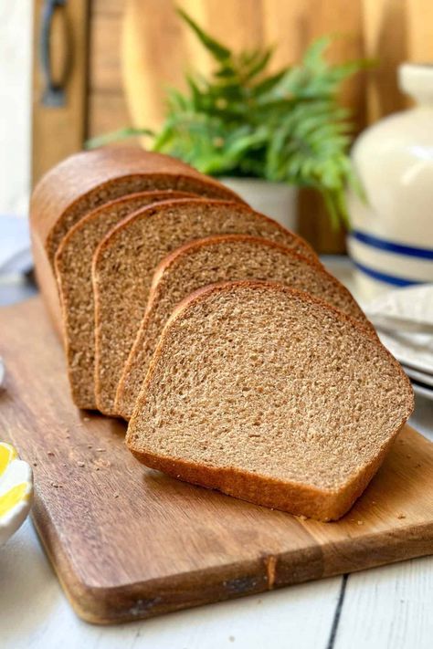 This 100% whole wheat bread recipe is a simple way to make a single loaf of nourishing, delicious, homemade bread. Whether you're a first-time bread maker or a seasoned baker, you will fall in love with this soft and tender sandwich bread recipe. Whole Wheat Sandwich Bread Recipe, Homemade Whole Wheat Bread, Whole Wheat Bread Recipe, 100 Whole Wheat Bread, Portuguese Sweet Bread, Sandwich Bread Recipe, 31 Daily, Recipe For One, Wheat Bread Recipe