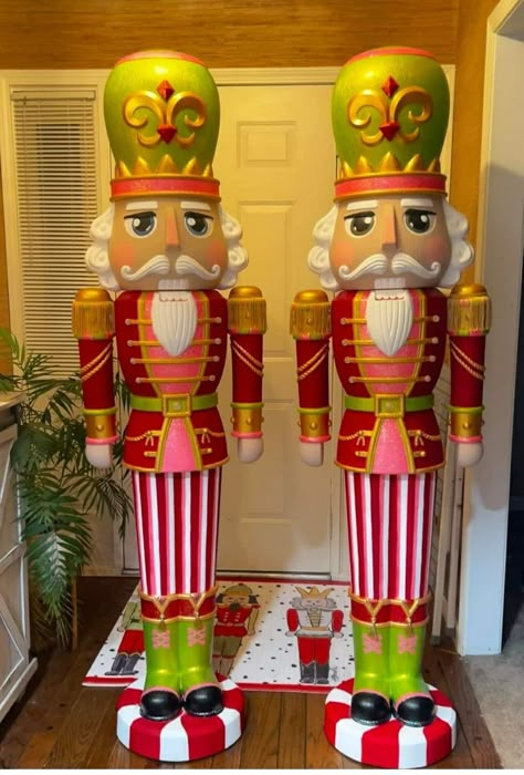 Porch Nutcracker, Nutcracker Decor, Nutcracker Christmas Decorations, Pink Christmas Decorations, Christmas Door Hanger, Candy Christmas Decorations, Christmas Tablescapes, Christmas Tree Themes, Nutcracker Christmas