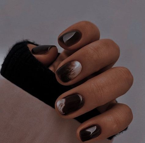 Neutral Nails Black, Basic Manicure, Nails Black And White, Nails Basic, Summer Nails Colors Designs, Short Nail Manicure, Retro Nails, Minimal Nails, Basic Nails