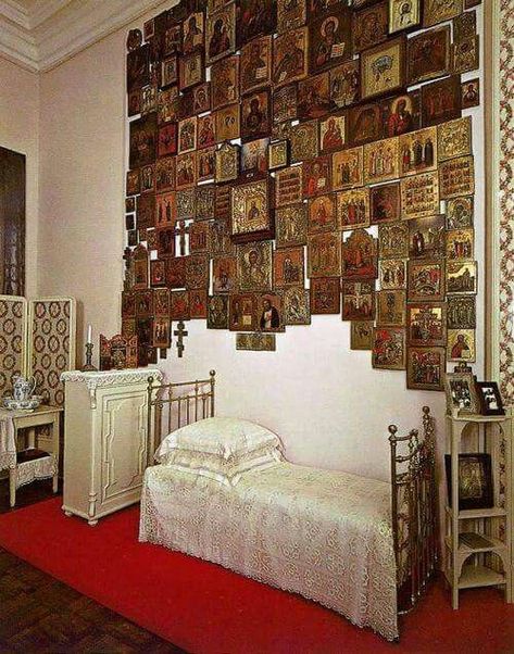 Marina Amaral on Twitter: "The bedroom of Empress Alexandra Feodorovna of Russia at the Alexander Palace. Just a little bit over the top... (but fascinating anyway)… https://t.co/XzxVgAkUUD" Romanov Palace, Nicholas And Alexandra, Alexander Palace, Familia Romanov, Empress Alexandra, Russian Royalty, Russian Royal Family, Chateau Versailles, The Romanov Family