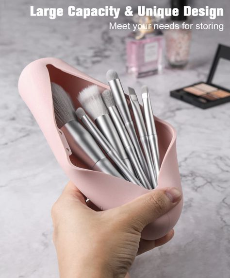 fits great in my makeup bag and keeps everything clean Travel Makeup Brush Holder, Make Up Storage, Tools Organizer, Makeup Brush Case, Face Brushes, Travel Makeup Brushes, Makeup Brush Bag, Sleek Makeup, Silicone Makeup