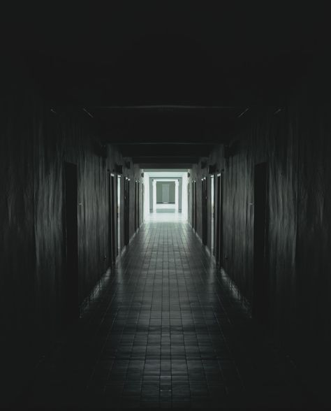 The mood in the video suddenly changes when the character falls towards the corridor floor and then he is then in what seems to be a nightmare. The corridor is dark and then something strange happens. Creepy Hallway, Dark Corridor, Creepy Corridor, Concrete Aesthetic, Scifi Corridor, Mirror Hallway, Low Key Portraits, Abandoned Hallway, Hallway Paint