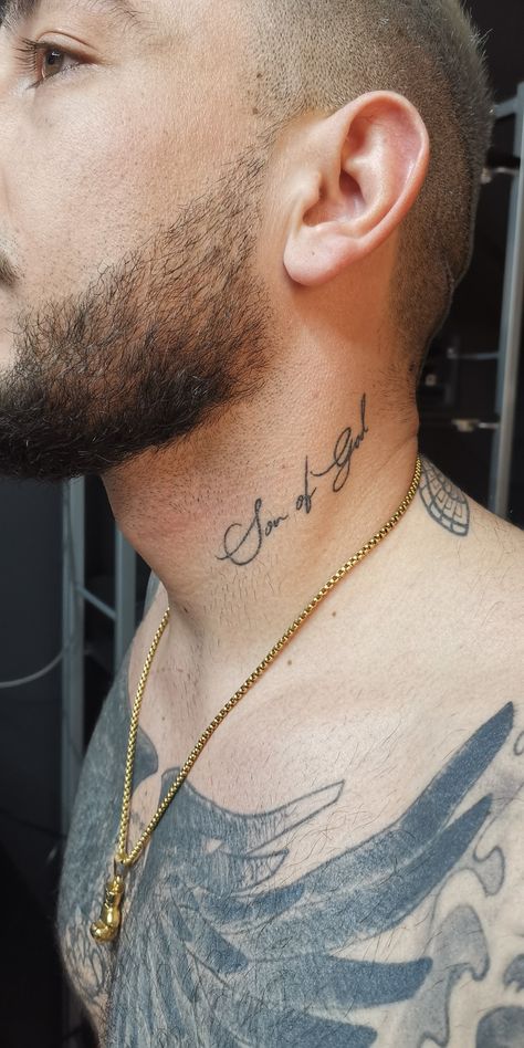 Small Back Of Neck Tattoo Men, Tattoo On The Neck For Man, Faith Neck Tattoo Men, Faith Neck Tattoo, Neck Text Tattoo Men, Neck Text Tattoo, Cursive Neck Tattoo Men, Quiet Tattoo, Gods Will Tattoo