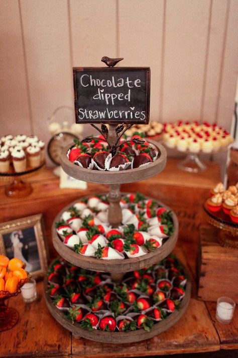 Thrifty Wedding Catering Ideas - So they call me Jam Jar Gill... Boda Vintage Ideas, Rustic Wedding Desserts, Reception Food, Chocolate Dipped Strawberries, Wedding Dessert Table, Strawberry Dip, Wedding Dessert, Wedding Forward, Dessert Bar