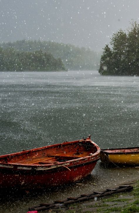 Indian Rain Aesthetic, Rainy Day Aesthetic, Water Boat, Indian Aesthetic, Boat Art, South Asia, Cloudy Day, World Cultures, Aesthetic Images