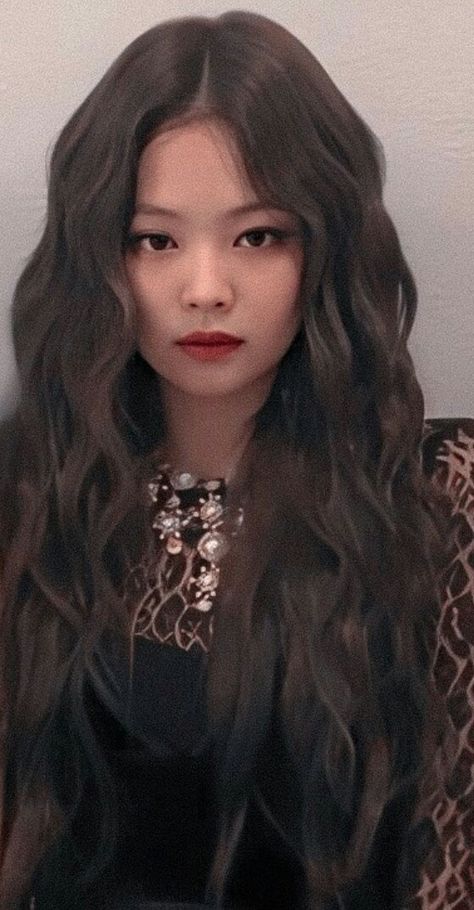 #Jennie #Blackpink #kpop Jennie Blackpink Curly Hair, Jennie Kim Curly Hair, Kpop Wavy Hair, Jennie With Curly Hair, Jennie Wavy Hair, Jennie Long Hair, Jennie Curly Hair, Kim Hair, Hair Curling Tutorial