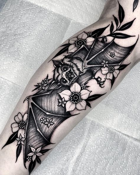 Dark Floral Tattoo Sleeve, Cool Tattoos For Women Half Sleeves, December Tattoo, Flower Leg Tattoos, Bats Tattoo Design, Halloween Tattoos Sleeve, Tattoo 2023, Tattoos Infinity, Goth Tattoo