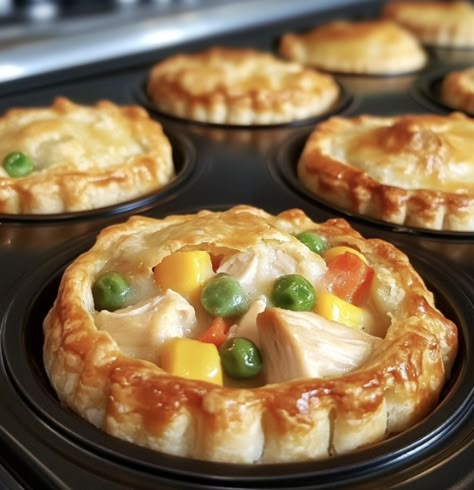 Mini Chicken Pot Pies Muffins – Tnextrecipes Mini Chicken Pot Pie Muffins, Chicken Pot Pie Muffins, Pot Pie Muffins, Muffin Meals, Mini Pot Pies, Pie Muffins, Pot Pie Recipes, Mini Chicken Pot Pies, Chicken Pot Pies