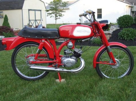 WTB: 60's Harley Davidson Aermacchi M50 50cc moped | The Classic and Antique Bicycle Exchange 50cc Motorcycle, 50cc Moped, 250cc Motorcycle, Antique Bicycles, 50 Cc, Motorized Bicycle, Mopeds, Stingray, Harley Davidson