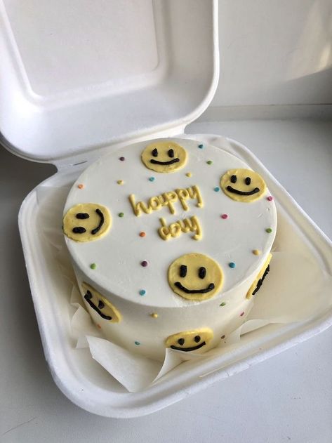 Preppy Cake Ideas Aesthetic, Smile Birthday Cake, One Cool Dude Birthday Cake, Smiley Cake Designs, Pink Smiley Face Cake, One Happy Dude Cupcakes, Preppy Cakes Birthday, Asthetic Cakes, Lunchbox Cake Ideas