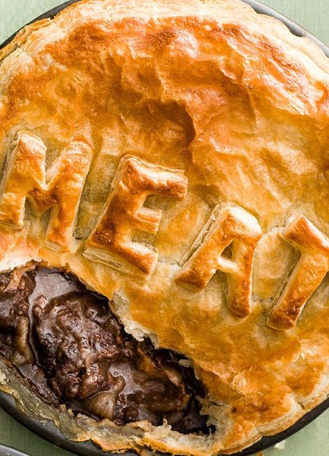 Beef Shin Recipes, Wine Pie, Beef Red Wine, Beef Pie Recipe, British Pie, Savoury Pie, Beef Shin, Red Wine Recipe, Pub Grub