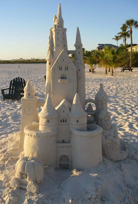 Sand Castle Ideas, Castle Sculpture, Beach Sand Castles, Beach Sand Art, Heart Bones, Florida Beaches Vacation, Castle Ideas, Sand Sculpture, Sand Castles