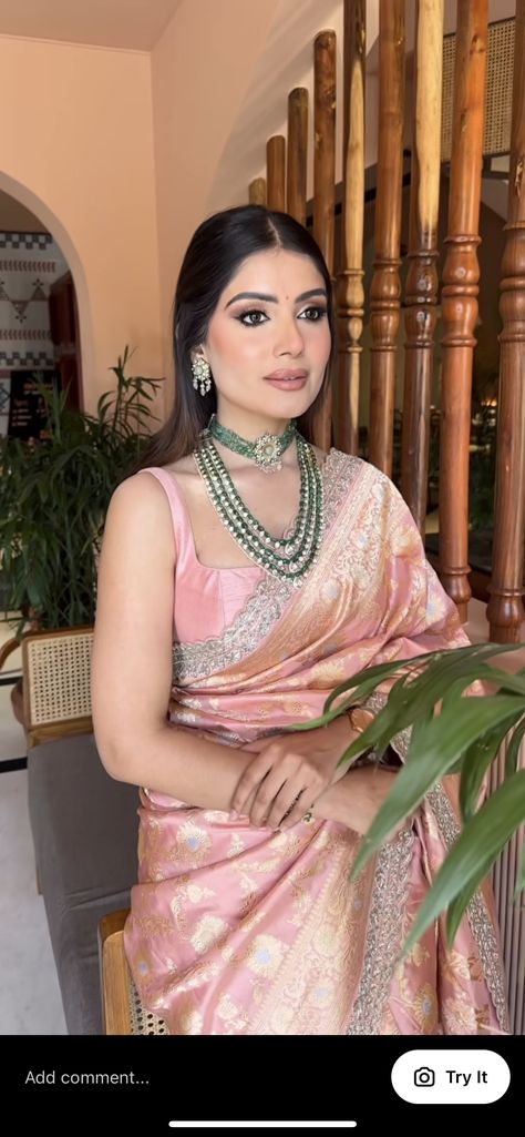 Pink Saree With Jewellery, Pink Saree Jewellery Ideas, Salmon Pink Saree, Jewellery On Pink Saree, Jewellery For Pink Saree, Pink Saree Jewellery, Saree Look Traditional Wedding, Engagement Dress For Bride Indian Simple, Peach Saree Look