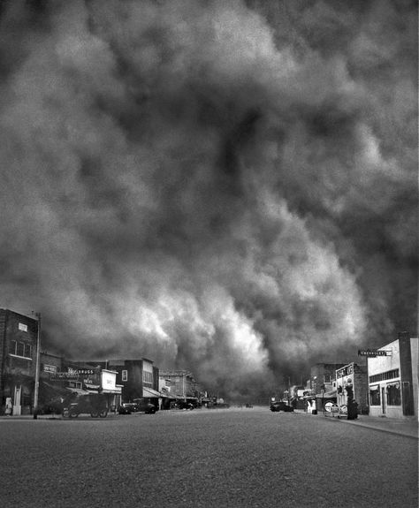 Black+Sunday+Dust+Bowl | huge Black Sunday storm - the worst storm of the decade-long Dust Bowl ... Dustbowl Photos, Woodie Guthrie, Bad Storms, Canadian Prairies, Ken Burns, World History Lessons, Dust Bowl, Dust Storm, Black White Photography