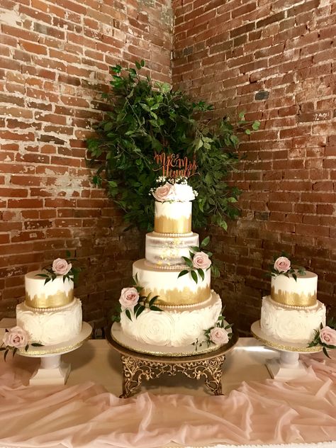 Multiple wedding cake display with gold and blush Multi Cake Wedding Display, Multiple Cakes Wedding Display, Multiple Cake Display, Multiple Wedding Cakes Display, 3 Cakes Display, Multiple Wedding Cakes, Wedding Cake Display Table, Blush Wedding Cakes, Pops Cake