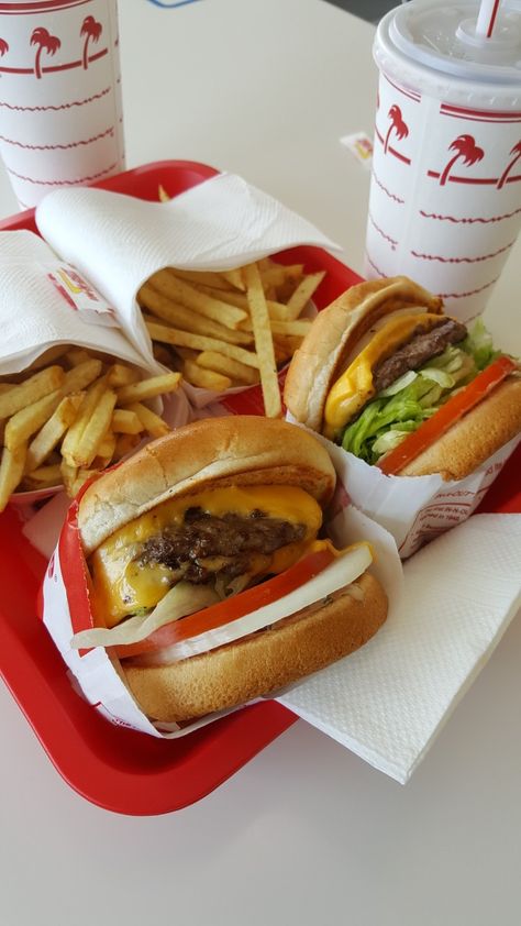 In N Out Aesthetic Food, In In Out, Fast Food Aesthics, Usa Fast Food, In And Out Aesthetic, In And Out Burger Aesthetic, In N Out Burger Aesthetic, In And Out, In N Out Aesthetic