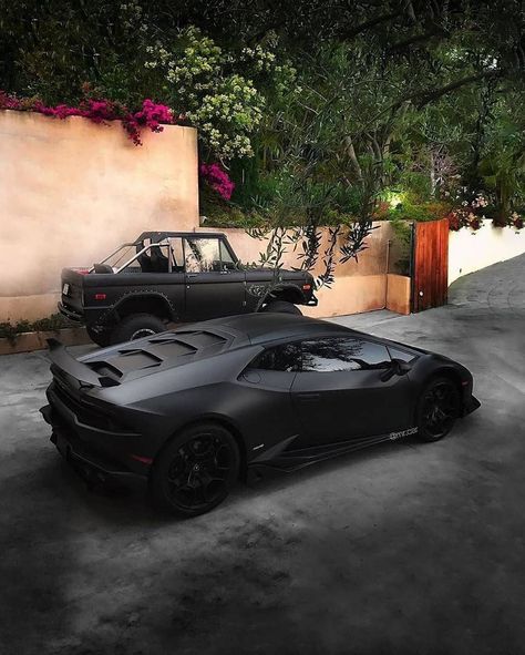 Cars Matte Black, Matte Black Wrap, Luxury Car Interior, Ecommerce Business, Lamborghini Huracan, Black On Black, Black Car, Car Lover, Amazing Cars