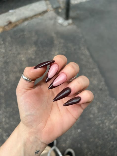 autumn brown stiletto nails Stiletto Nails Autumn, Brown Stiletto Nails, Pointy Nails, Stiletto Nails Designs, Autumn Nails, Stiletto Nails, Pretty Nails, Nail Inspo, Nail Designs