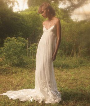 Boho Wedding Dress Flowy, Boho Non Traditional Wedding Dress, Fairy Cottagecore Wedding Dress, Twee Wedding Dress, Off White Simple Wedding Dress, White Boho Wedding Dress, Backyard Wedding Dress Simple Boho, Minimalist Boho Wedding Dresses, Simple Bohemian Wedding Dress