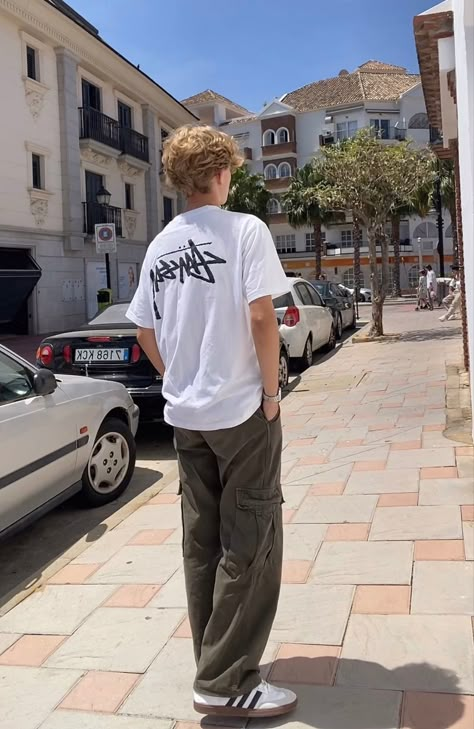 Stussy, gargo pants, vintage, outfit inspiration, adidas, samba, vintage carhartt, outfit, vintage vibes, baggy pants, baggy vintage, surfer hair, wavy Aesthetic Guy Fits, Good Style Men, Adidas Shoes Outfit, Guys Summer Outfits, Boyfriend Fits, Bf Outfits, Outfits For Him, Guy Clothes, Adidas Samba Outfit