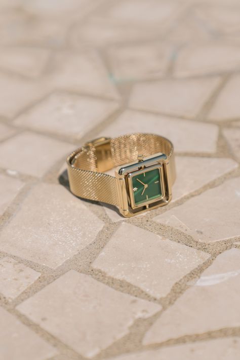 Green and gold make the perfect pair with Umbra Emerald. The bold green dial and gold mesh bracelet make a statement on your wrist. Gold And Green Watch Women, Emerald Watch, Green Dial Watch, Chunky Gold Jewelry, Watch Green, First Watch, Modern Jewellery Design, Green Watch, Modern Jewellery